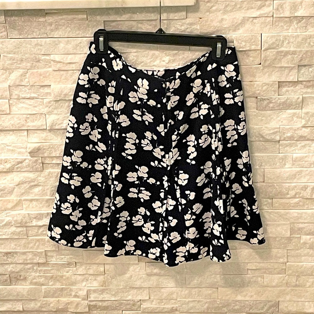 Ann Taylor Skirt Size 6 Blue and White